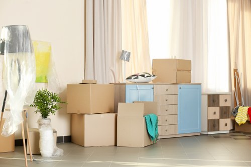 Moving boxes and removal support in Canary Wharf residential relocation