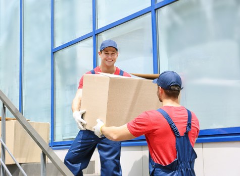 Man with van service in Canary Wharf for local moving support